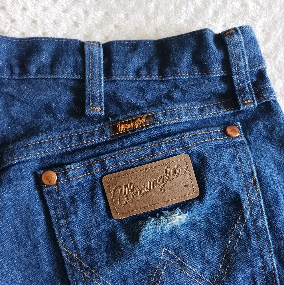 Vintage Wrangler High Waist Cut-Off Denim shorts - Picture 4 of 13